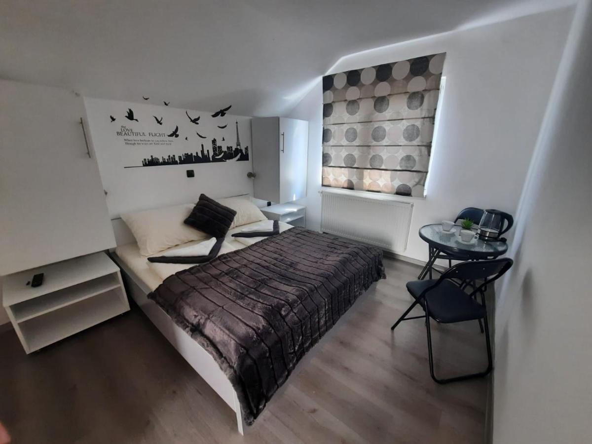 Filip Hotel Korenica Ngoại thất bức ảnh